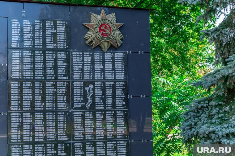 Нарушитель заехал на территорию мемориала на авто