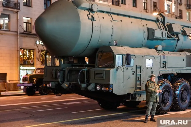 Завершение СВО невозможно без уничтожения киевских властей, полагает политолог Константин Блохин