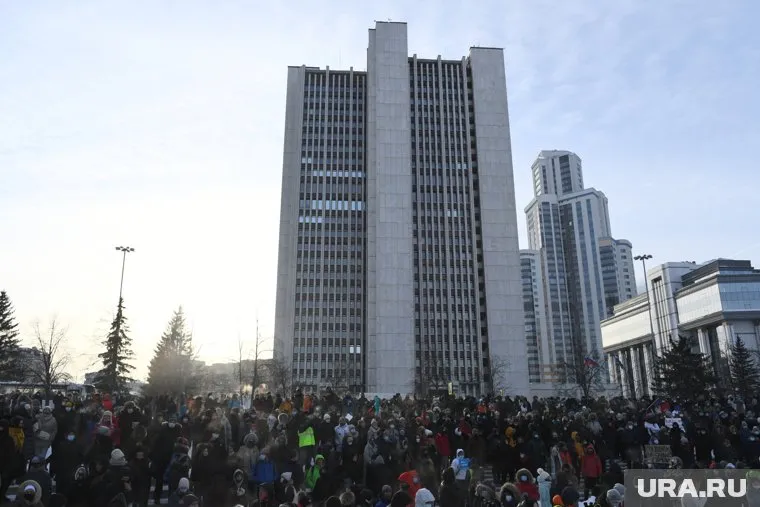 Итоговая численность участников протеста в Екатеринбурге колеблется от 3 до 10 тысяч человек