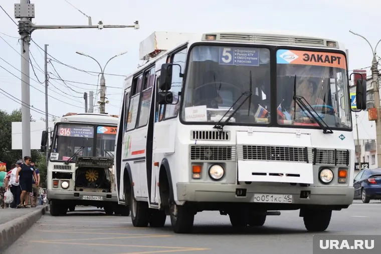 Школьники и пенсионеры временно не смогут оплачивать проезд талонами