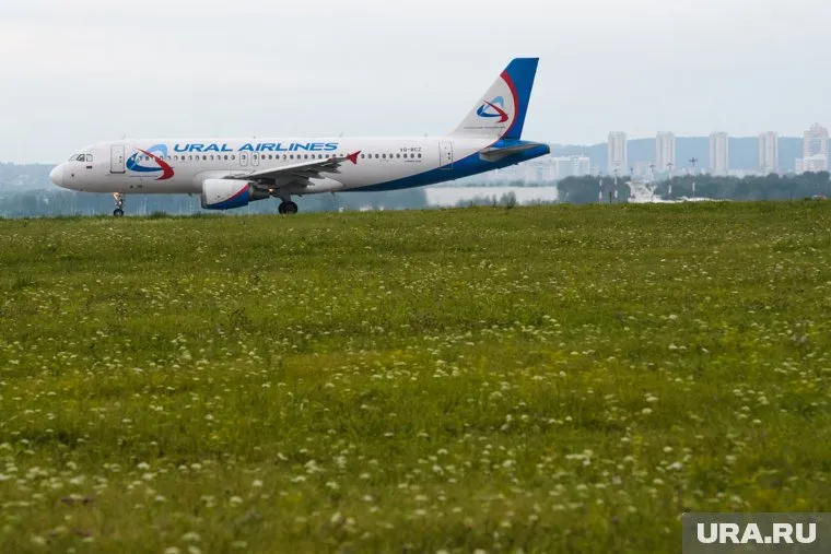 Самолет начало трясти сразу же после взлета