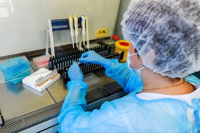 Дополнительная лаборатория для выявления коронавирусной инфекции в Челябинске на базе Областного центра по профилактике и борьбе со СПИДом. Челябинск