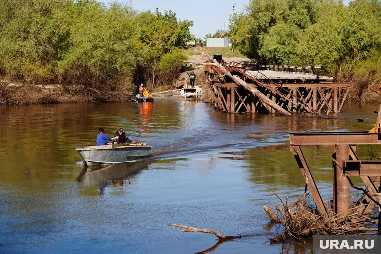 Мост после масштабного паводка до сих пор не отремонтирован