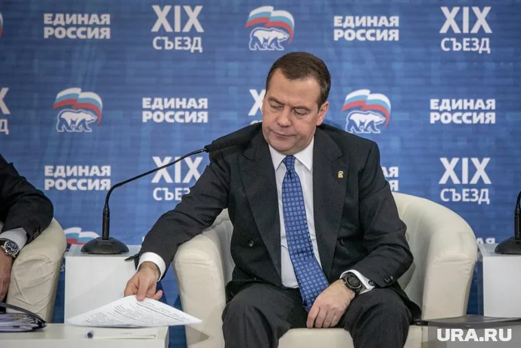Дмитрий Медведев подал в отставку
