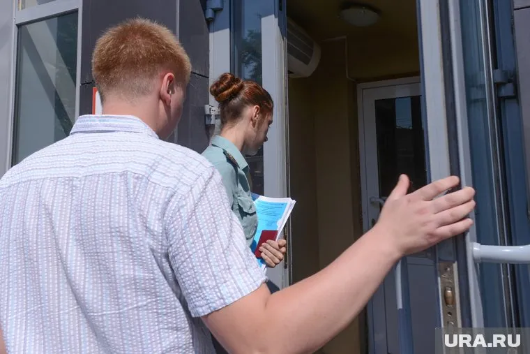 На верхнюю ступеньку пьедестала должников по ошибке попал не тот человек