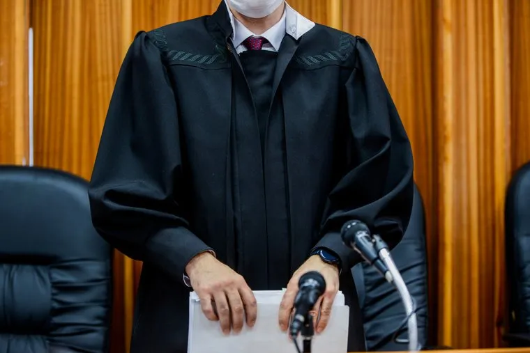 Рассмотрение апелляции на арест мэра Троицка Александра Виноградова в областном суде. Челябинск