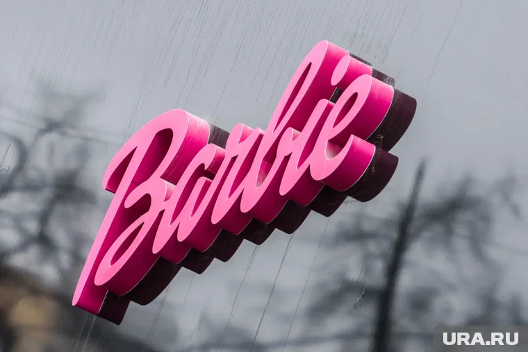 Блогерша перенесла 27 пластических операций, чтобы походить на знаменитую куклу