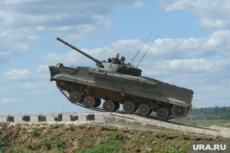 Курганский военный завод увеличил выпуск отремонтированных боевых машин