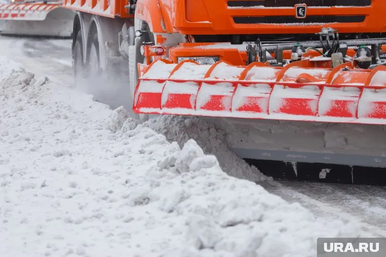 В Челябинске проводят уборку в круглосуточном режиме