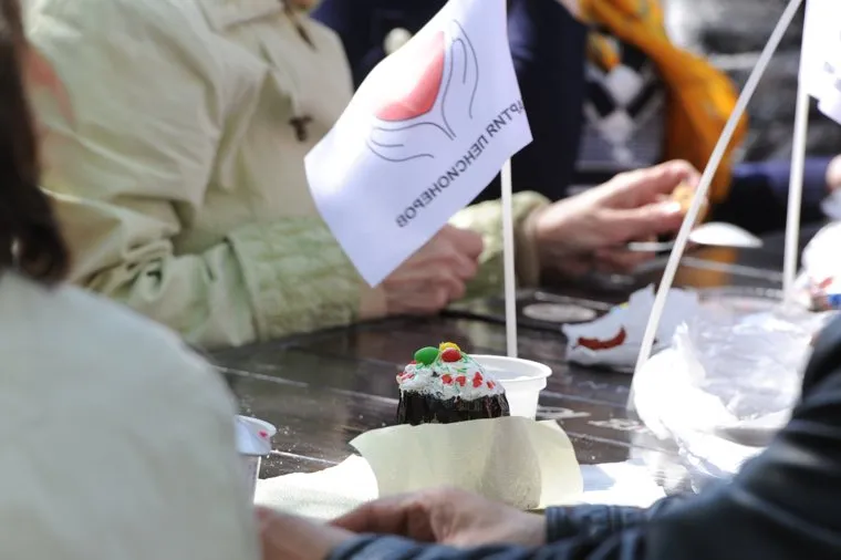 Демонстрация Челябинск, пенсионеры, кулич