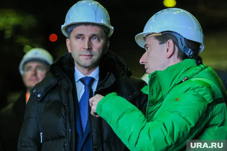 Экс-министр Дмитрий Кобылкин (слева) стал начальником в комитете экологии его бывшего председателя Владимира Бурматова