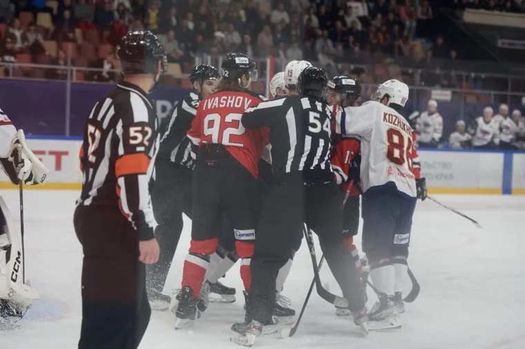 Хоккейный матч Молот (Пермь) - Сокол (Красноярск). УДС Молот. Пермь 