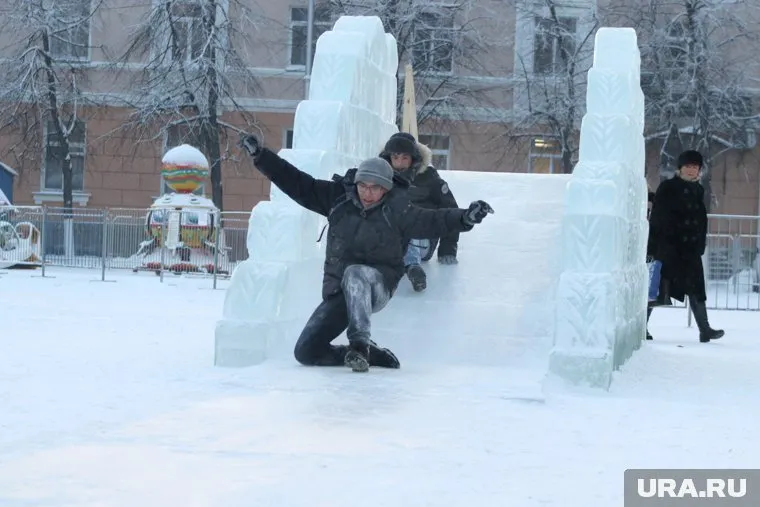 Высота горки в садике всего один метр