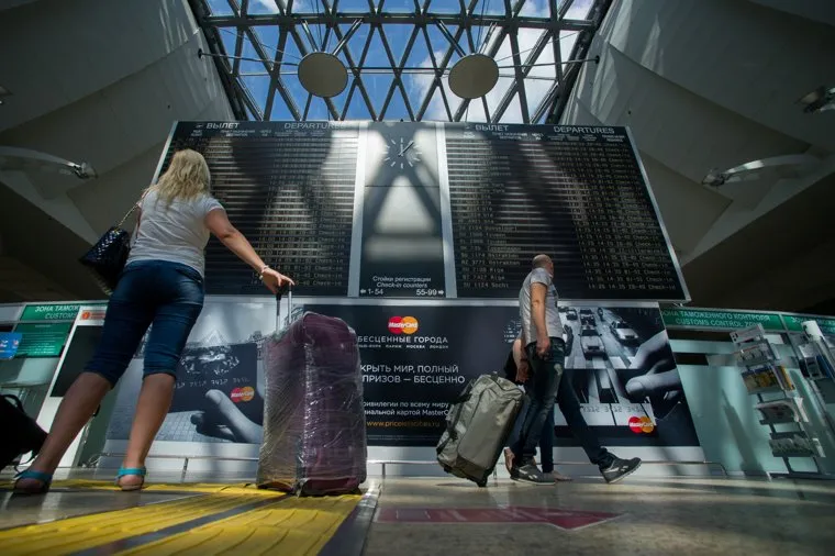 Аэропорт Шереметьево. Москва, аэропорт, табло, багаж, туристы