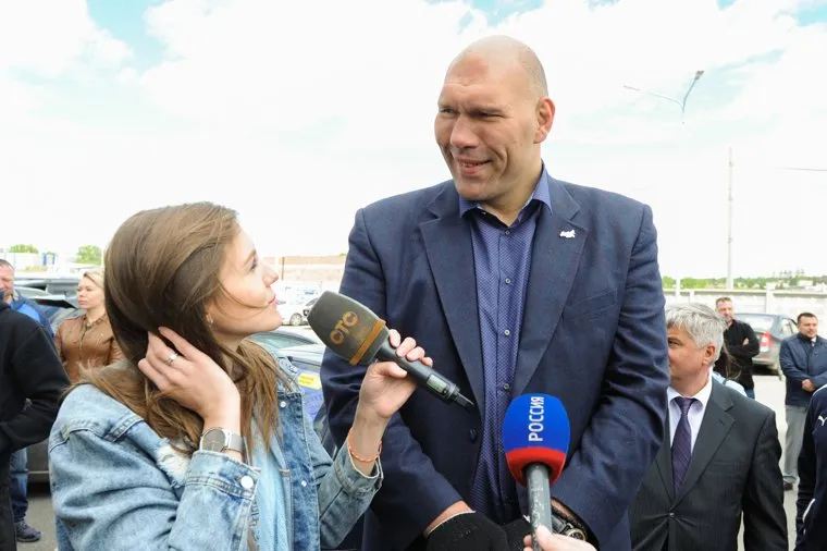 Экологическая акция по посадке деревьев, с участием Николая Валуева, депутата госдумы РФ, зампредседателя комитета госдумы по экологии в ЖК