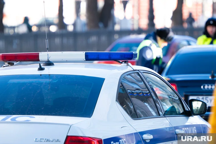 Водителя иномарки пришлось доставать из салона