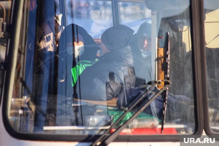 Конфликт с оскорблениями произошел между пассажирами автобуса