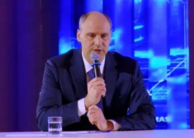 Паслера спросили, надо ли свердловчанам туже завязать пояса