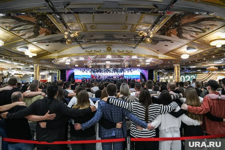 Более пяти тысяч человек спели гимн России (архивное фото)