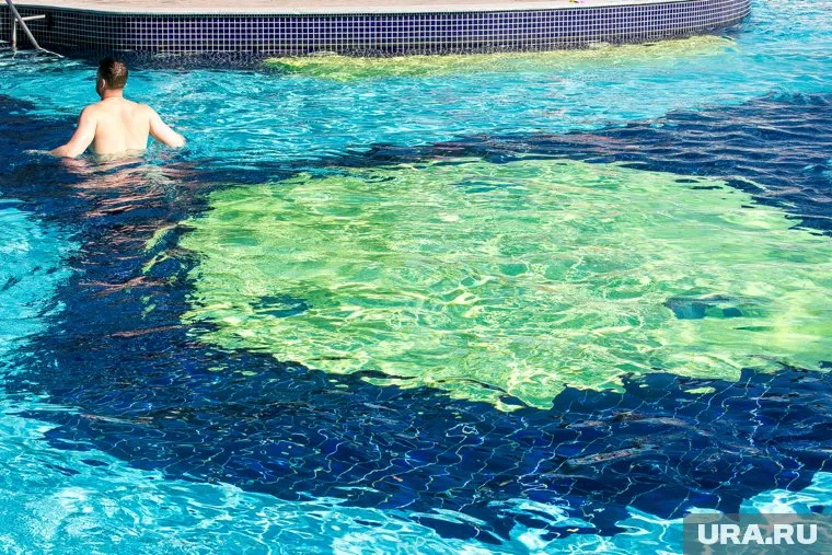 Посетители просят проверить бассейн