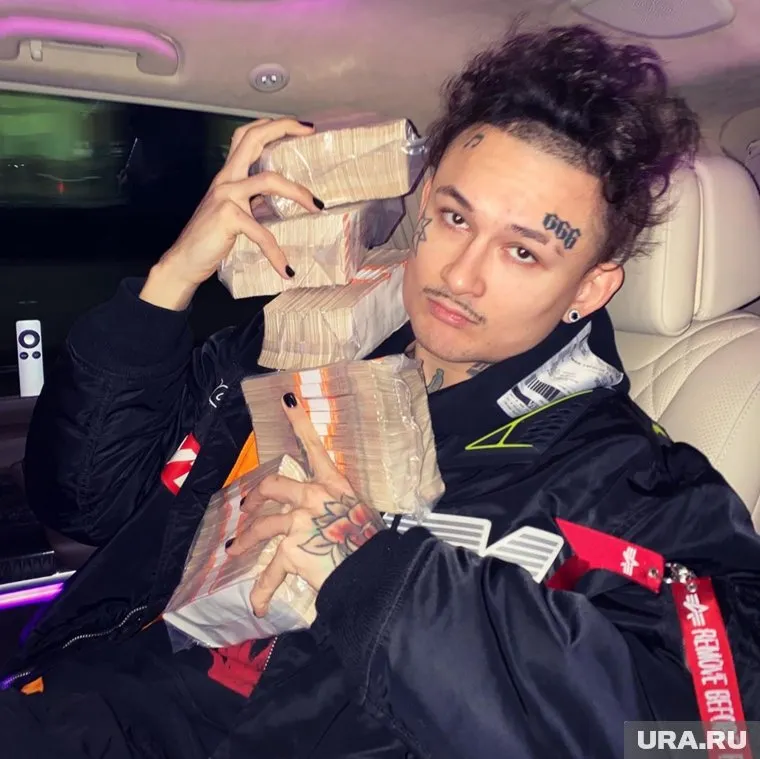 Певец приехал для выступления на корпоративе