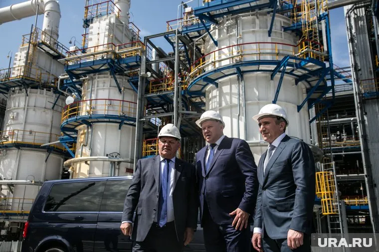 Геннадий Лисовиченко (слева) покинул страну в 2019 году и был объявлен в розыск