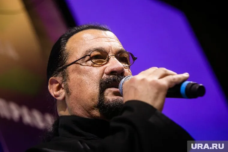 Стивен Сигал получил партийный билет