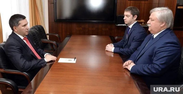 Дмитрий Кобылкин представил мэру Костогризу нового заместителя из «Газпрома»