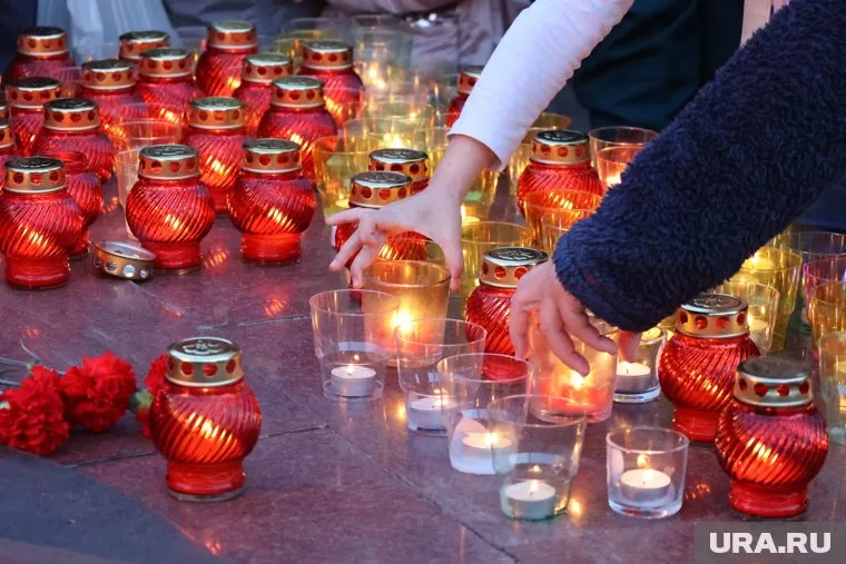 Вадим Шумков возложил цветы к Вечному огню