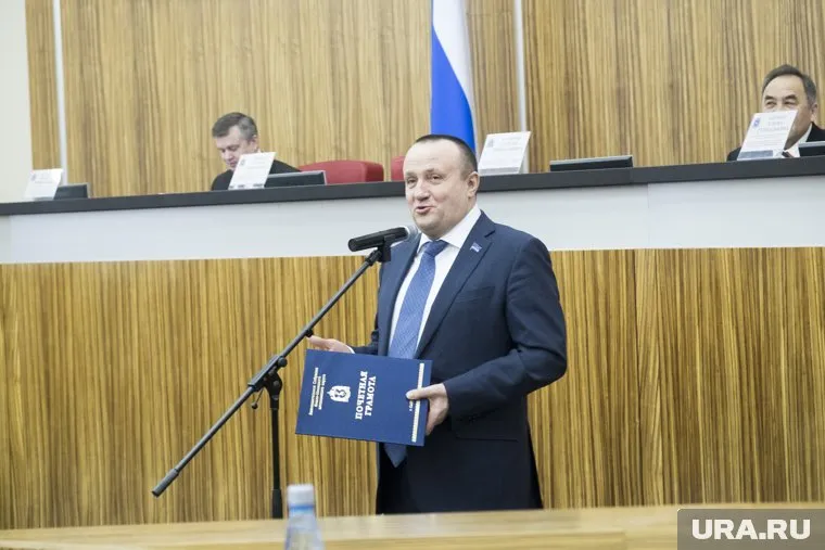 Депутат Крюк не будет участвовать в праймериз «Единой России»: Что стоит за его решением?