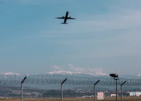 Латвия продлила ограничения для воздушного пространства вблизи границ с Россией