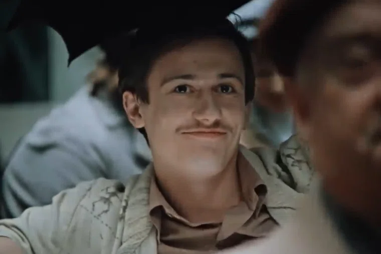 Олег Меньшиков сыграл в «Покровских воротах» аспиранта Костика Ромина