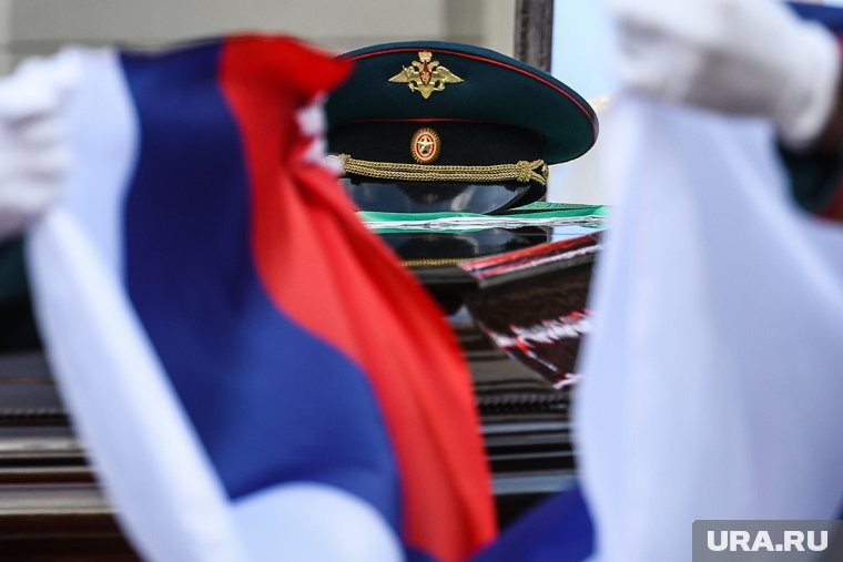 В Тюмени простились с офицером Алимовым, погибшим в Авдеевке. Фото