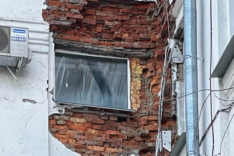 Обрушение фасада здания мэрии. Курган