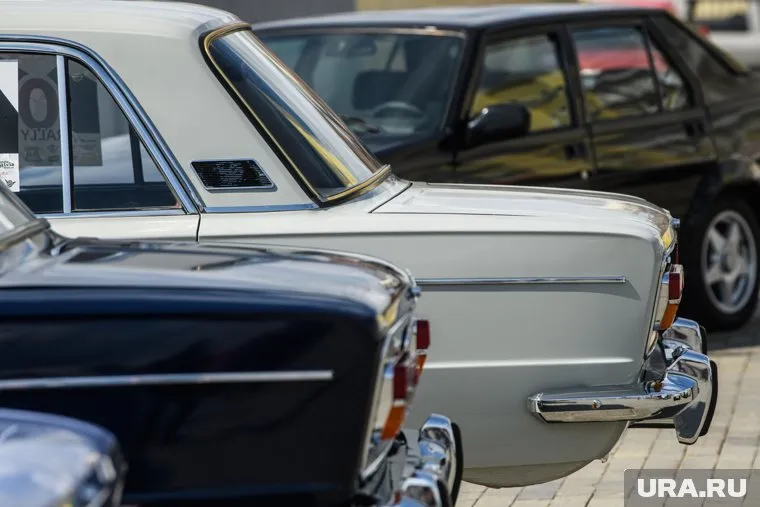 ВАЗ повредил несколько дорогих иномарок