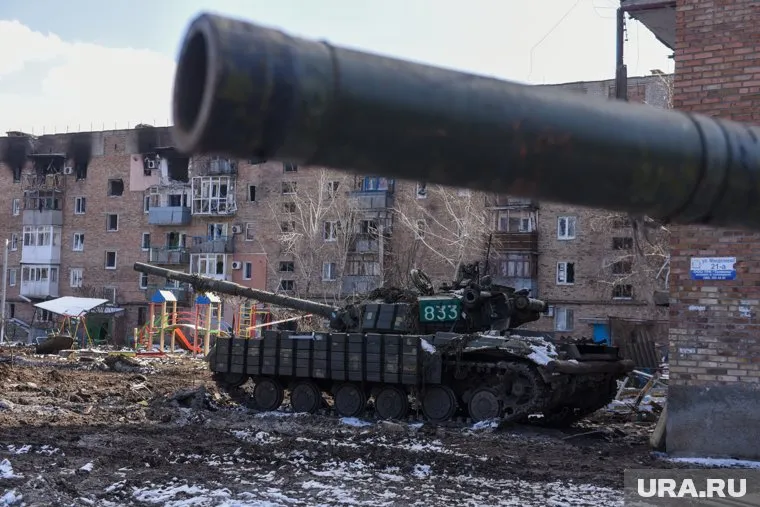 Армия ВСУ должна использовать тактику шестой армии нацисткой Германии, сообщила украинская газета