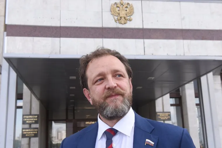 Регистрация представителей четырех партий — КПРФ, ЛДПР, «Справедливая Россия» и «Новые люди» — в качестве кандидатов на выборы губернатора области. Екатеринбург 