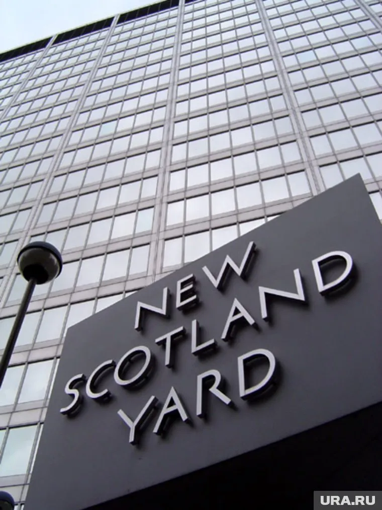 Детективы хотят уточнить причины загородных поездок и ежемесячных встреч с агентом в MI6