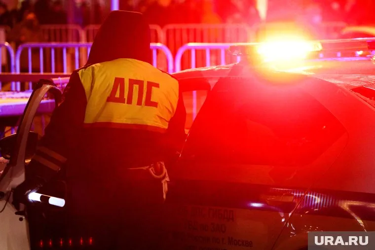 Силовики и спасатели работают на месте происшествия