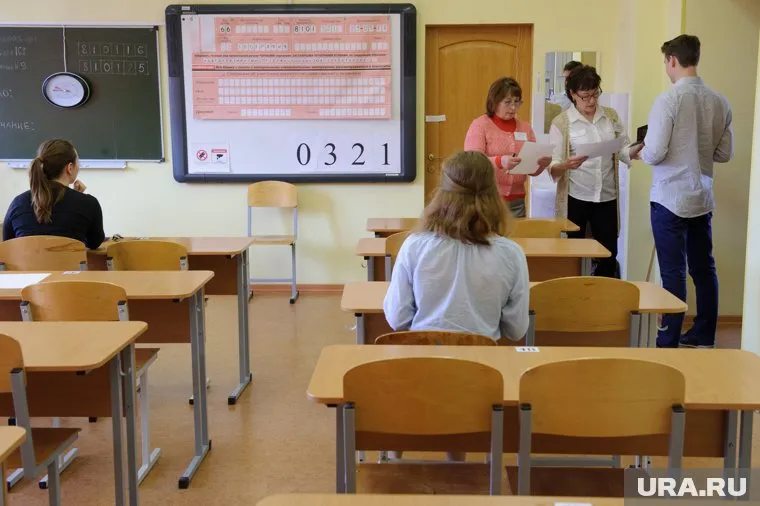 На ОГЭ девятиклассники пишут тесты по четырем предметам