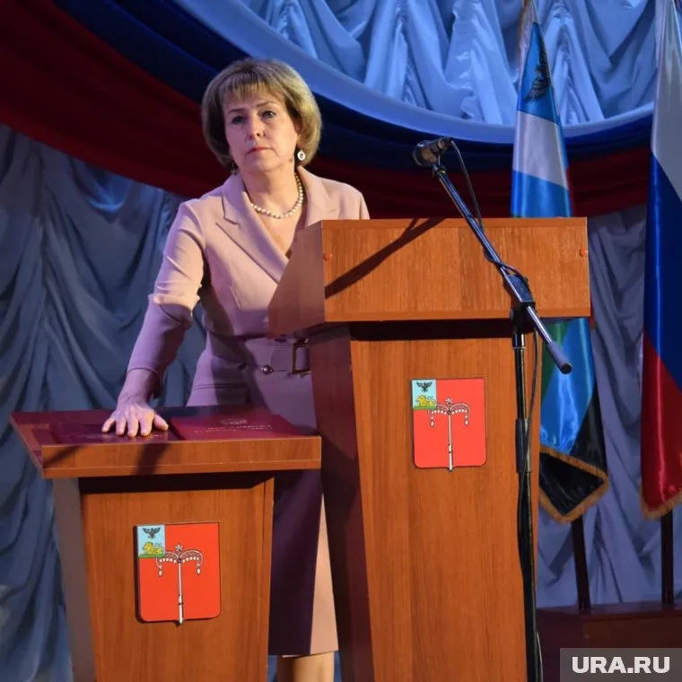 Анна Куташова приносит присягу