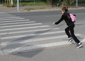 В Екатеринбурге водитель ВАЗ сбил 12-летнюю девочку