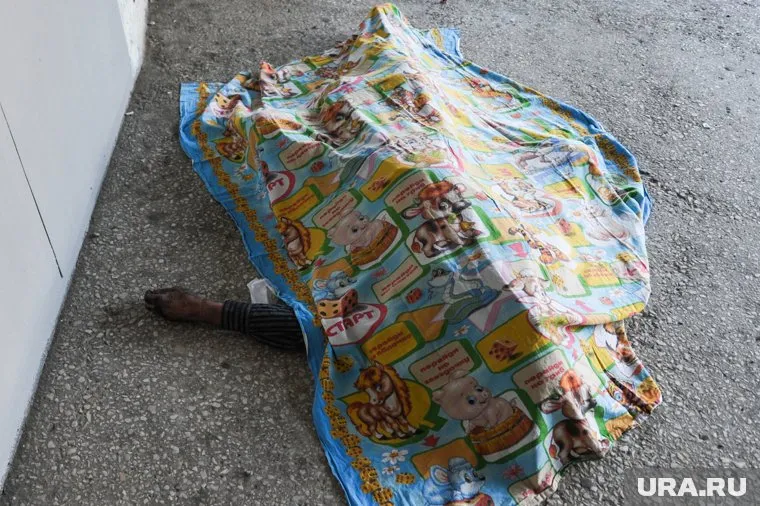 Тело убитой женщины нашли возле дома