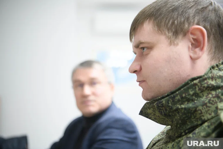 Солдат Иван Саламатов и адвокат Леонард Султангареев. Екатеринбург