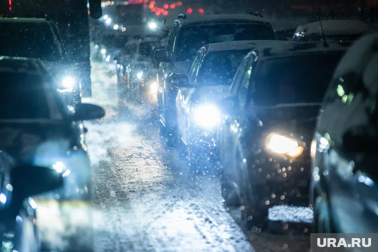 Водителям рекомендовали воздержаться от поездок из-за непогоды