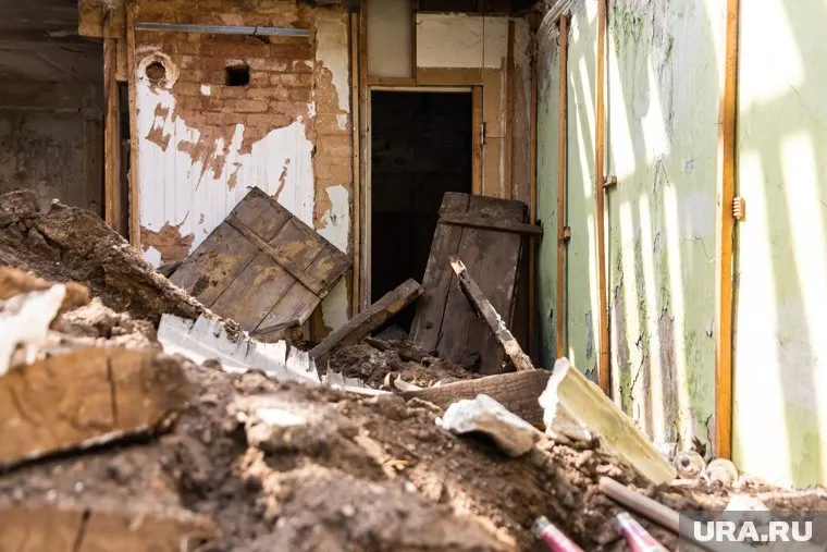 Срок переселения из авариек главе округа обозначил мэр Сургута Андрей Филатов