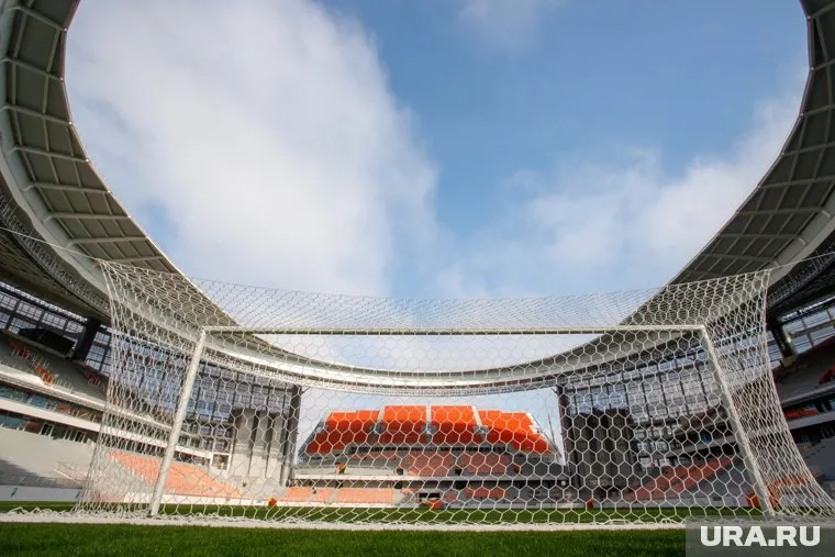 Центральный стадион смутил англичан