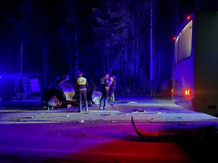 В результате аварии погибли два человека