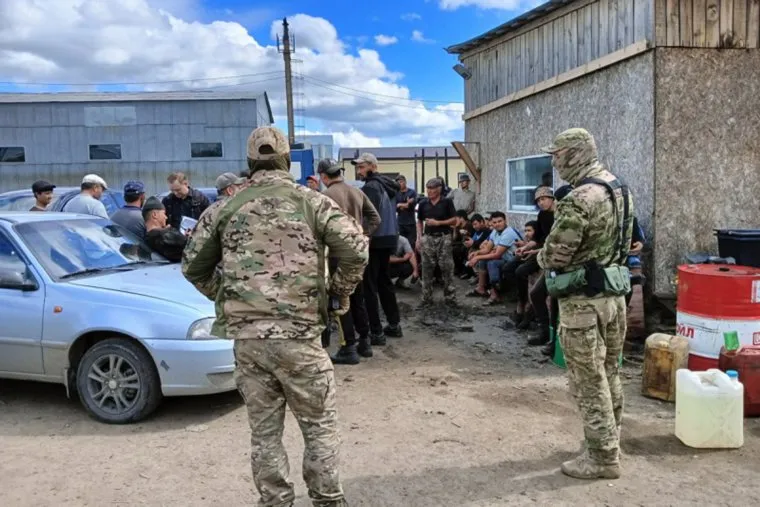 Силовики в Курганской области проверили законность нахождения в стране мигрантов