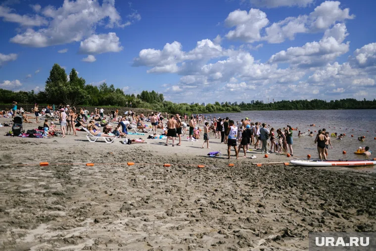 Первый городской пляж открылся в этом году на озере Круглое